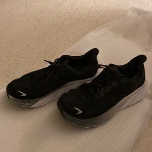 Used Hoka Arahi 6- Sz 8.5 black